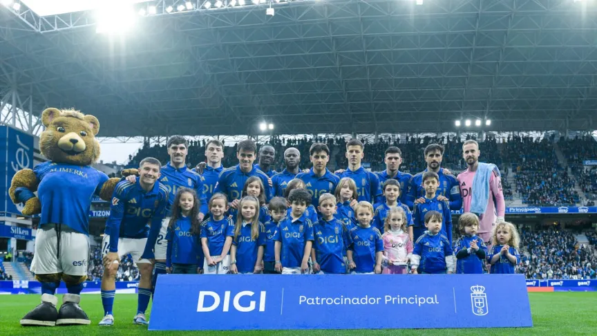 Once del Real Oviedo ante el Valencia